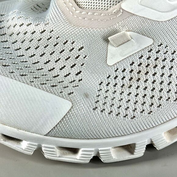 On Cloud 5 Coast Lifestyle Shoes Women's Size 9 Beige White Sneakers Lightweight - Picture 7 of 16